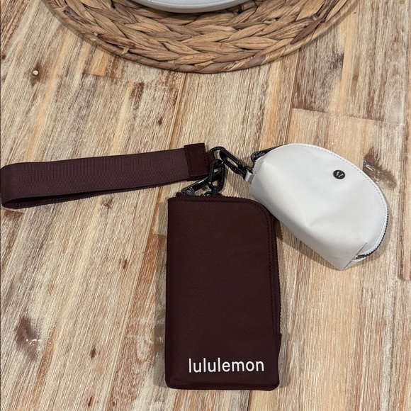 Lululemon Ivory & brown dual wristlet nwot - Picture 1 of 7
